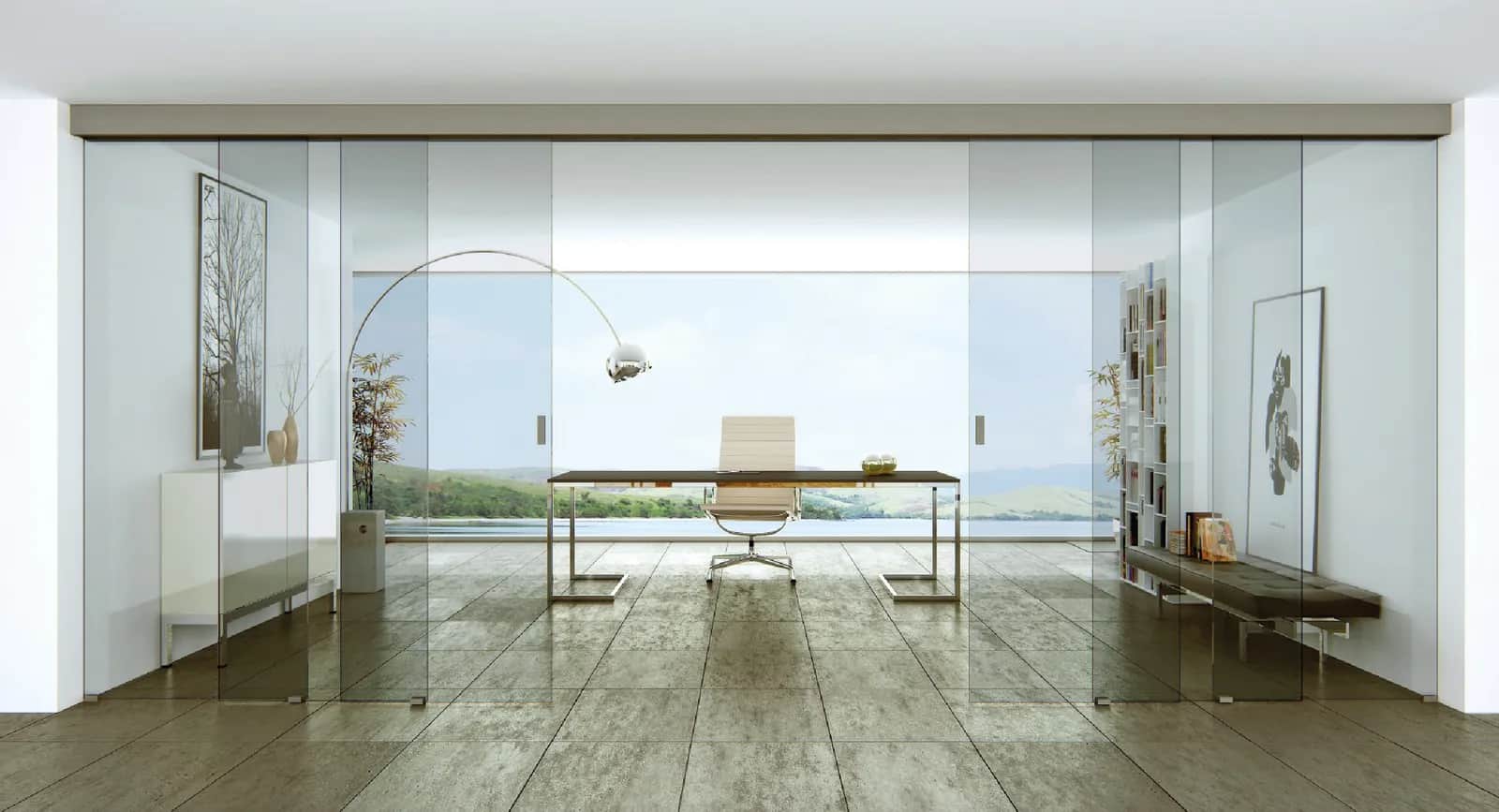 Puerta automática de cristal en un interior de acceso controlado